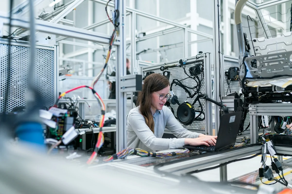 Industrial robot arm with AI computer vision quality inspection system on manufacturing production line — automated defect d