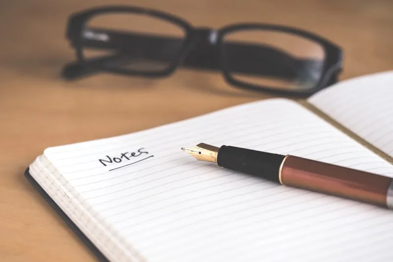 Professional organizing notes with AI-powered knowledge management app — best AI note-taking apps 2026