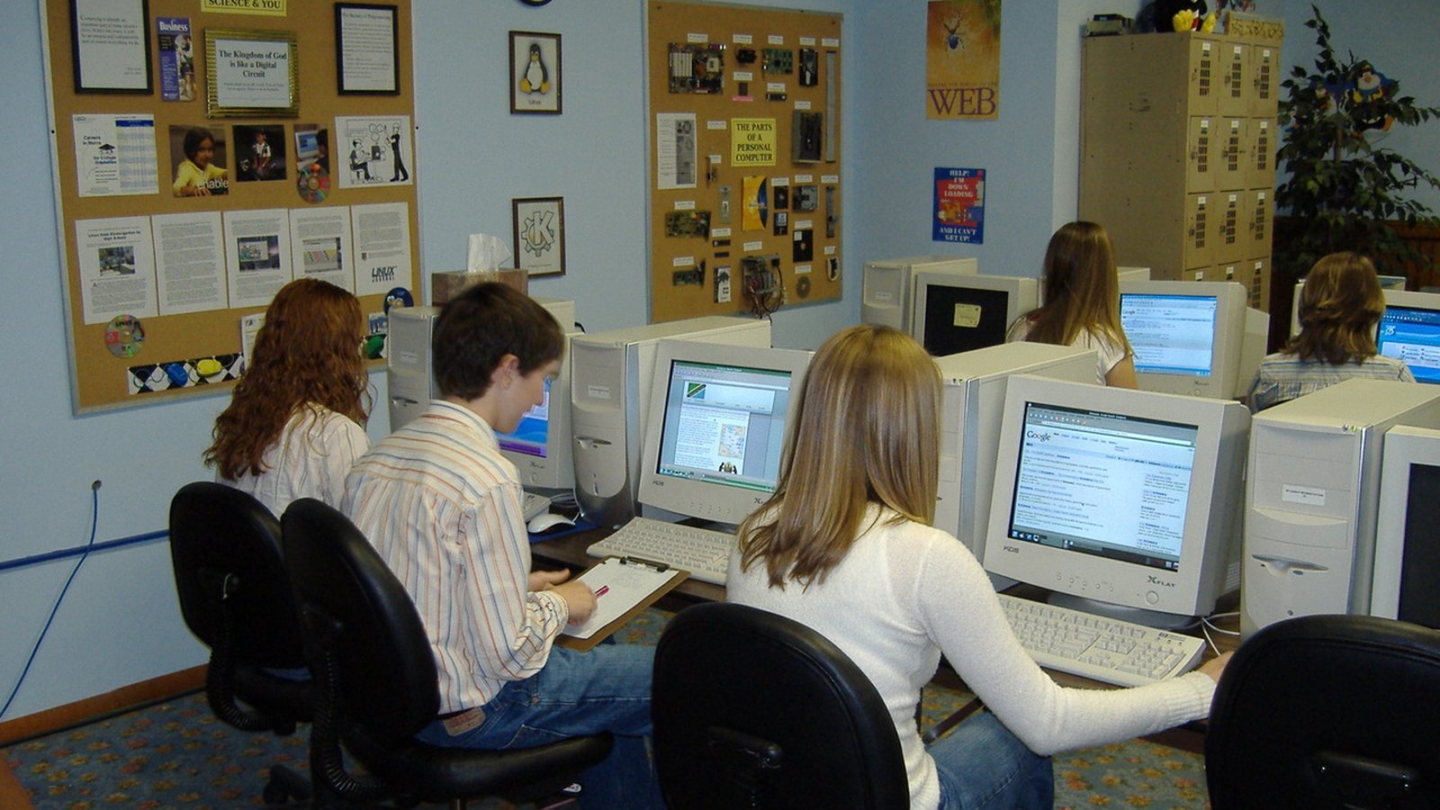Students working on a class assignment in a computer lab