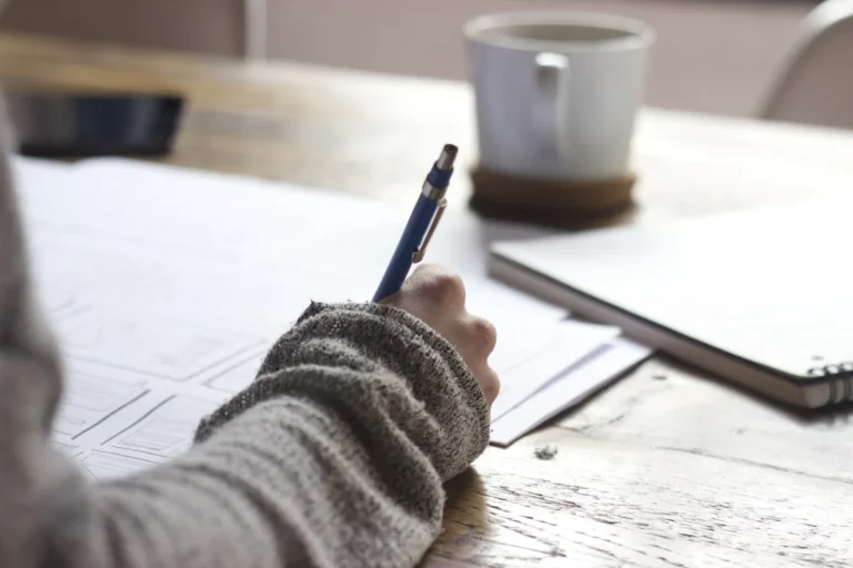 University student using best AI study tools for research tutoring and essay improvement 2026