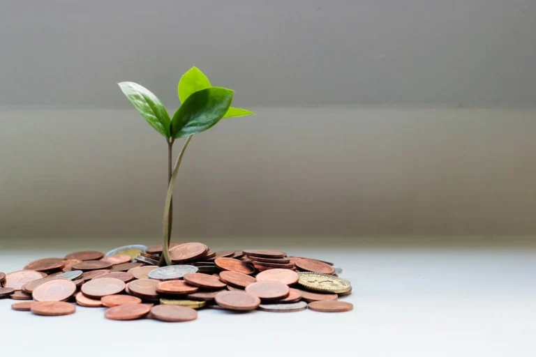 Financial analyst using ChatGPT prompts for financial modeling variance analysis and report writing 2026